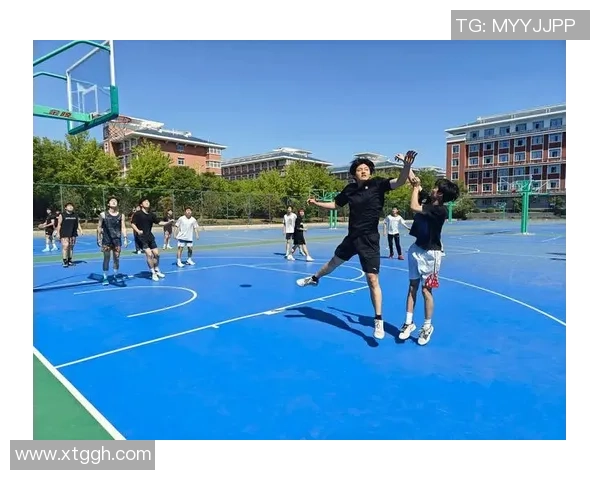 在篮球场上挥洒汗水与激情我与篮球的快乐时光 在篮球场上挥洒汗水与激情我与篮球的快乐时光