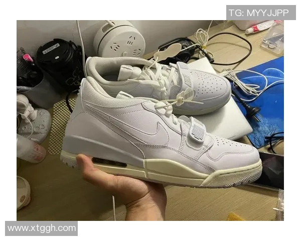 复古篮球鞋搭配指南让你在街头时尚与运动风中游刃有余